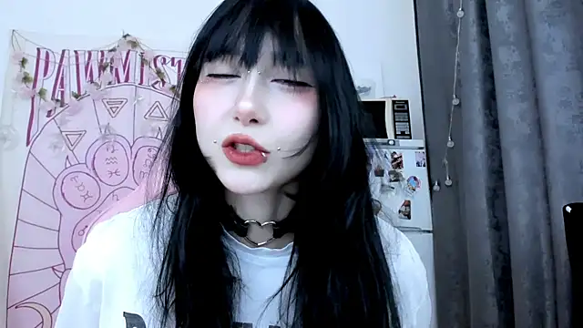 Snapshot of Holy420lolii chatting on 06-14-26, 05:15 Holy420lolii online show from 06-14-26, 05:15