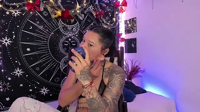 Snapshot of Eva_Lee_ chatting on 12-16-25, 08:19 Eva Lee online show from 12-16-25, 08:19