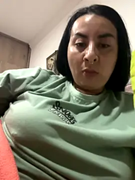 Snapshot of Abril_Luv chatting on 12-15-25, 01:21 Abril Luv online show from 12-15-25, 01:21