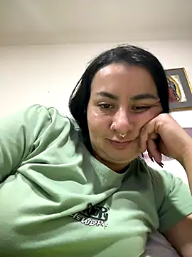 Snapshot of Abril_Luv chatting on 12-17-25, 01:22 Abril Luv online show from 12-17-25, 01:22