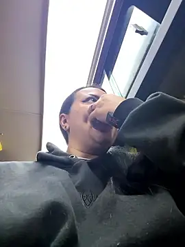 Snapshot of Abril_Luv chatting on 01-09-26, 12:35 Abril Luv online show from 01-09-26, 12:35