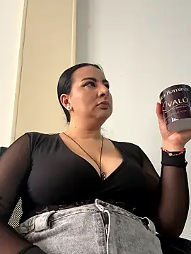 Snapshot of Abril_Luv chatting on 01-14-26, 01:17 Abril Luv online show from 01-14-26, 01:17