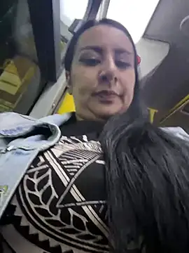 Snapshot of Abril_Luv chatting on 01-17-26, 12:37 Abril Luv online show from 01-17-26, 12:37