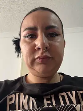 Snapshot of Abril_Luv chatting on 02-02-26, 01:21 Abril Luv online show from 02-02-26, 01:21