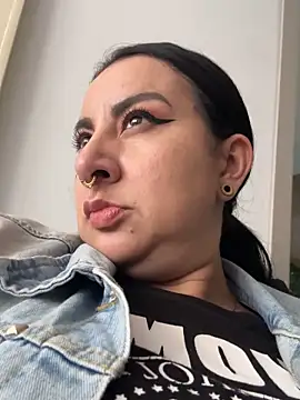 Snapshot of Abril_Luv chatting on 02-11-26, 01:27 Abril Luv online show from 02-11-26, 01:27