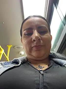 Snapshot of Abril_Luv chatting on 02-13-26, 12:17 Abril Luv online show from 02-13-26, 12:17