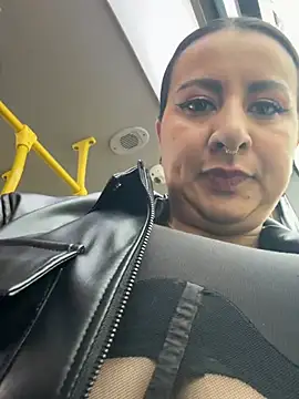 Snapshot of Abril_Luv chatting on 02-13-26, 12:23 Abril Luv online show from 02-13-26, 12:23