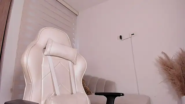 wandathompson  online show from 01-17-25, 02:18