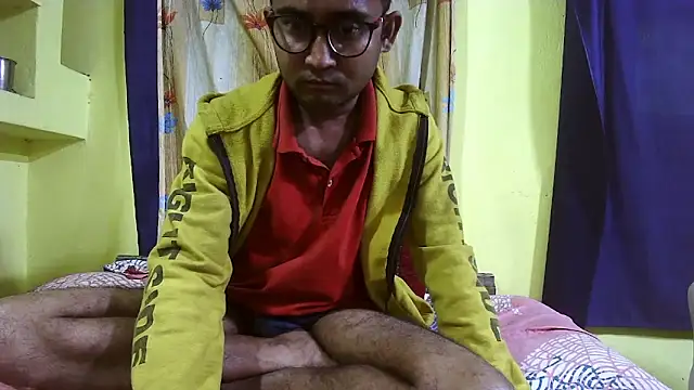 Snapshot of Cute_boy2000 chatting on 12-18-24, 10:40 Cute boy2000 online show from 12-18-24, 10:40