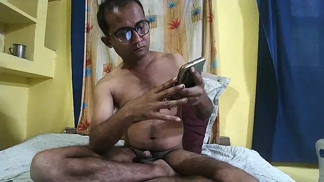 Snapshot of Cute_boy2000 chatting on 12-20-24, 10:38 Cute boy2000 online show from 12-20-24, 10:38