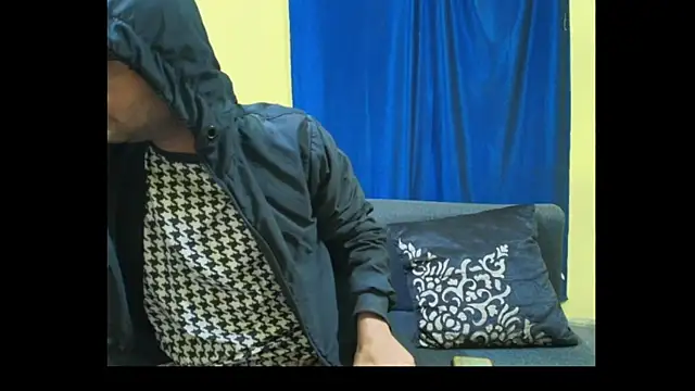 Snapshot of Cute_boy2000 chatting on 11-25-25, 12:32 Cute boy2000 online show from 11-25-25, 12:32