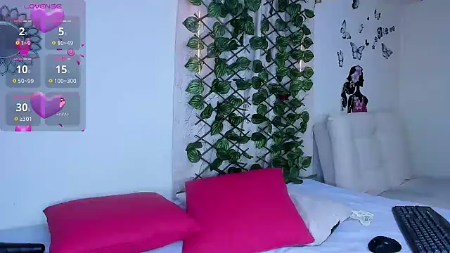 Juli Castillo8 online show from 09-25-25, 01:48