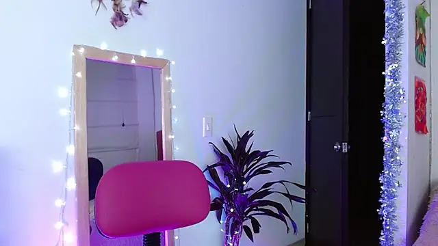 alisseallie online show from 12-20-24, 03:36