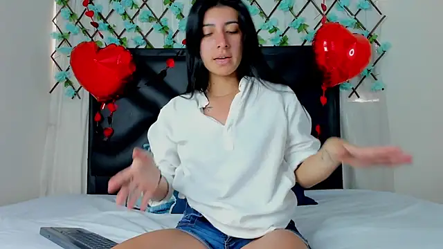 EmmaWilliamss online show from 02-14-25, 03:58