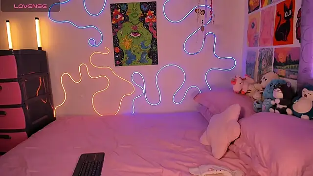 Snapshot of Cinnamon_Meow chatting on 03-13-26, 01:29 Cinnamon Meow online show from 03-13-26, 01:29