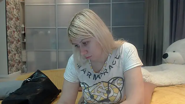 Snapshot of KyliePag chatting on 03-04-26, 05:46 KyliePag online show from 03-04-26, 05:46