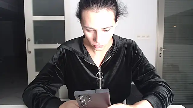 Snapshot of Gianina-Ts chatting on 02-05-25, 06:13 Gianina-Ts online show from 02-05-25, 06:13