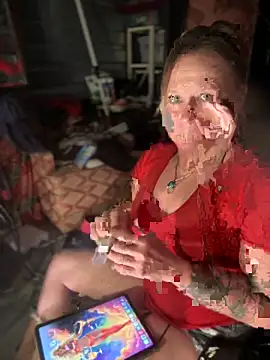 Snapshot of SummerBlueMoon chatting on 10-27-25, 05:00 SummerBlueMoon online show from 10-27-25, 05:00