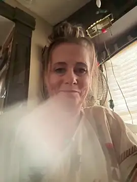 Snapshot of SummerBlueMoon chatting on 12-14-25, 02:06 SummerBlueMoon online show from 12-14-25, 02:06