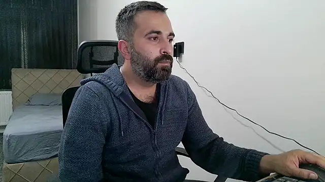 Snapshot of tgltplsr chatting on 11-14-25, 10:29 tgltplsr online show from 11-14-25, 10:29