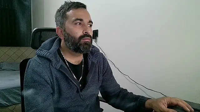 Snapshot of tgltplsr chatting on 11-25-25, 11:16 tgltplsr online show from 11-25-25, 11:16