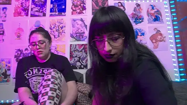 Snapshot of snowblack_ chatting on 01-02-25, 01:30 snowblack online show from 01-02-25, 01:30