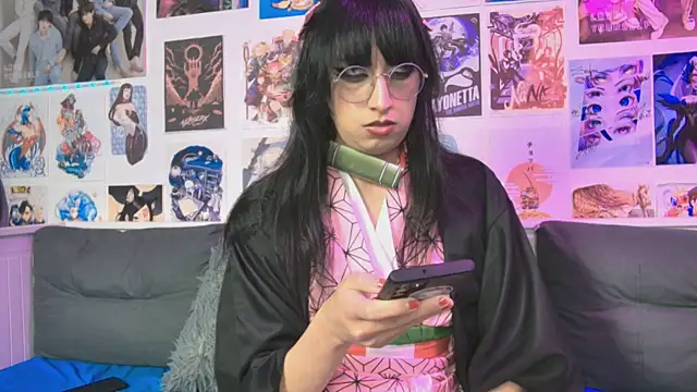 Snapshot of snowblack_ chatting on 09-25-25, 05:38 snowblack online show from 09-25-25, 05:38