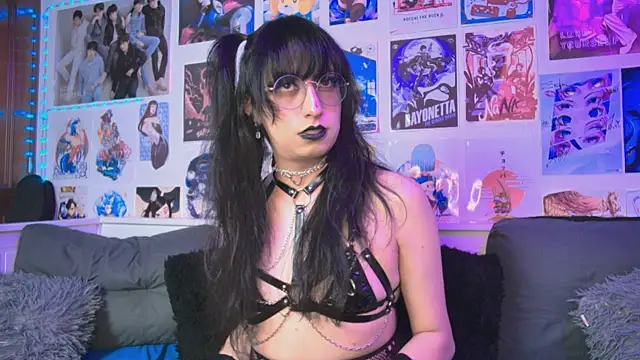 Snapshot of snowblack_ chatting on 09-28-25, 05:51 snowblack online show from 09-28-25, 05:51