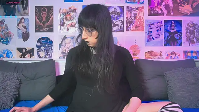 Snapshot of snowblack_ chatting on 11-01-25, 04:53 snowblack online show from 11-01-25, 04:53