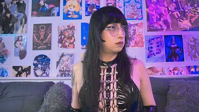 Snapshot of snowblack_ chatting on 11-11-25, 01:55 snowblack online show from 11-11-25, 01:55