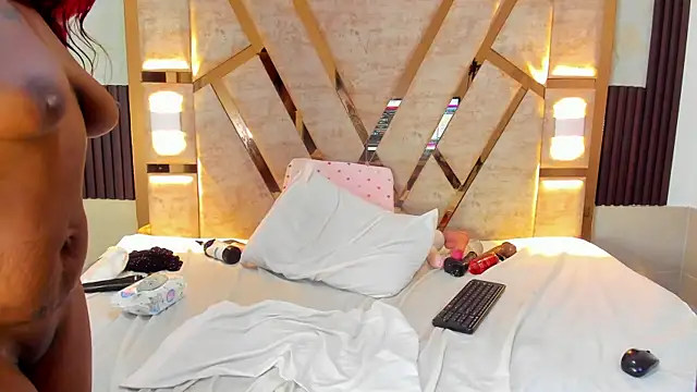 Athenea Mills online show from 03-18-25, 06:37