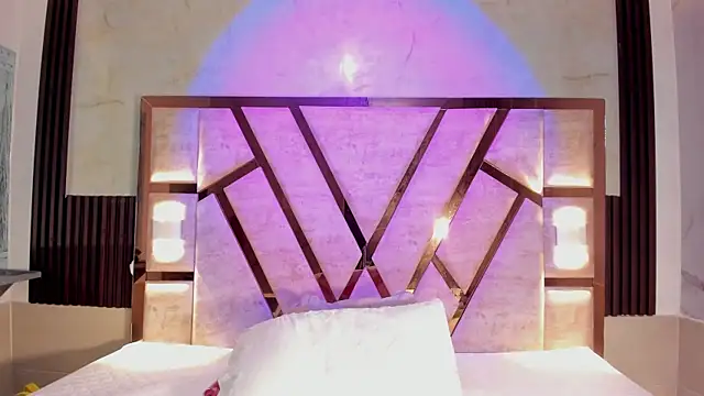 Athenea Mills online show from 12-16-25, 06:57