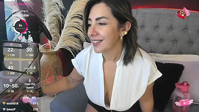Snapshot of Isabella_lt chatting on 02-25-25, 05:25 Isabella lt online show from 02-25-25, 05:25