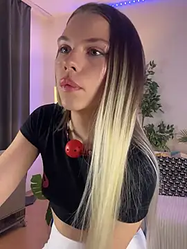 Snapshot of KittyKatyDream chatting on 02-03-25, 04:31 KittyKatyDream online show from 02-03-25, 04:31