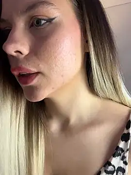 Snapshot of KittyKatyDream chatting on 03-13-25, 01:29 KittyKatyDream online show from 03-13-25, 01:29