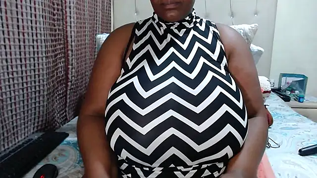 Snapshot of CHOCOLATEDARKBUSTYX chatting on 03-06-25, 07:32 CHOCOLATEDARKBUSTYX online show from 03-06-25, 07:32