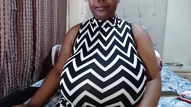 Snapshot of CHOCOLATEDARKBUSTYX chatting on 10-07-25, 08:22 CHOCOLATEDARKBUSTYX online show from 10-07-25, 08:22