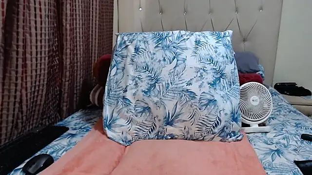 Snapshot of CHOCOLATEDARKBUSTYX chatting on 10-09-25, 08:56 CHOCOLATEDARKBUSTYX online show from 10-09-25, 08:56