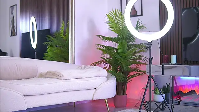 Abbela White online show from 06-17-26, 05:43