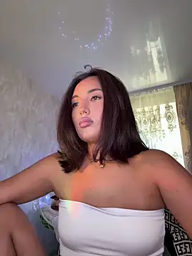 Snapshot of lily__foster chatting on 05-18-26, 01:39 lily foster online show from 05-18-26, 01:39