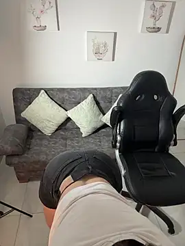 Megan lu2 online show from 11-20-25, 11:54