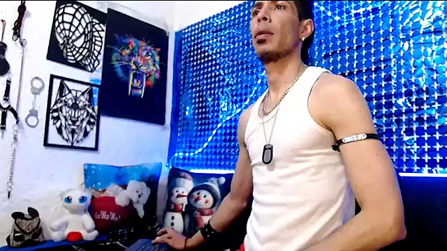 Snapshot of Mensecret69 chatting on 12-12-24, 07:37 Mensecret69 online show from 12-12-24, 07:37