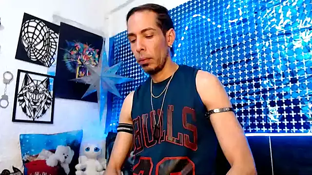 Snapshot of Mensecret69 chatting on 12-17-24, 08:43 Mensecret69 online show from 12-17-24, 08:43