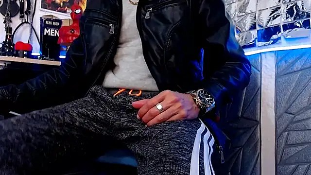 Snapshot of Mensecret69 chatting on 02-16-25, 04:53 Mensecret69 online show from 02-16-25, 04:53