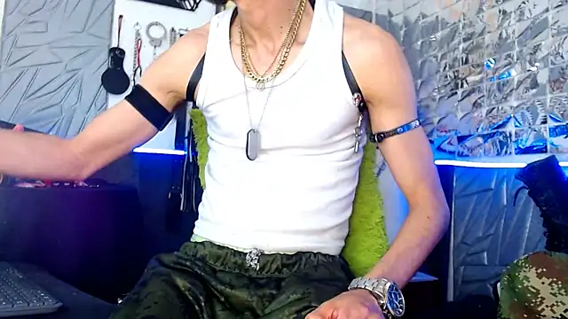 Snapshot of Mensecret69 chatting on 03-14-25, 12:32 Mensecret69 online show from 03-14-25, 12:32