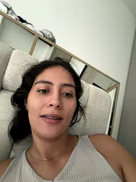 Snapshot of Sophie__Foxxx chatting on 12-18-25, 03:29 Sophie Foxxx online show from 12-18-25, 03:29