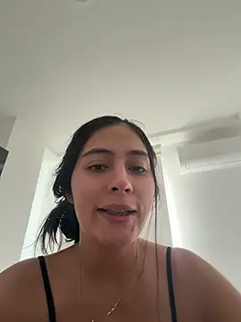 Snapshot of Sophie__Foxxx chatting on 02-17-26, 08:04 Sophie Foxxx online show from 02-17-26, 08:04