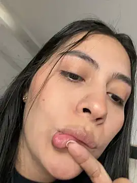 Snapshot of Sophie__Foxxx chatting on 03-26-26, 04:34 Sophie Foxxx online show from 03-26-26, 04:34