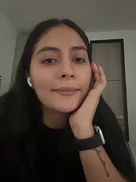 Snapshot of Sophie__Foxxx chatting on 04-15-26, 09:48 Sophie Foxxx online show from 04-15-26, 09:48