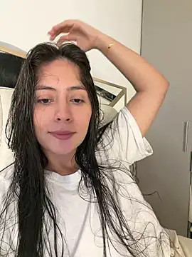 Snapshot of Sophie__Foxxx chatting on 04-21-26, 04:01 Sophie Foxxx online show from 04-21-26, 04:01